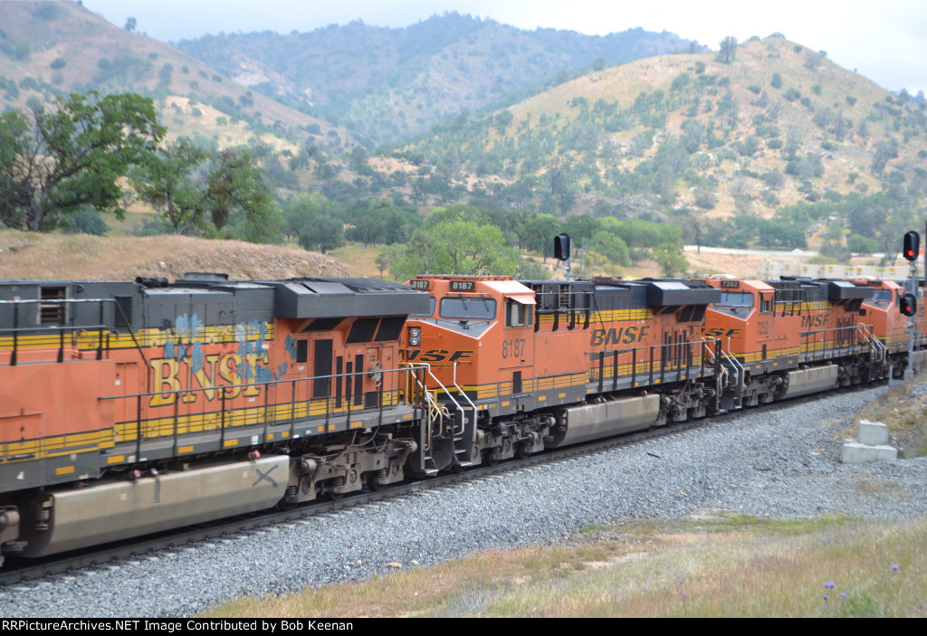 BNSF 8187